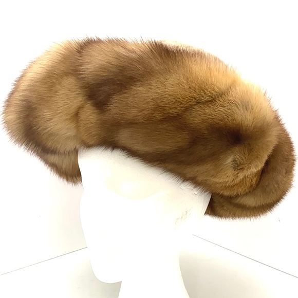 deCarlis Women's Fox Fur Roller Hat - Picture 10 of 12
